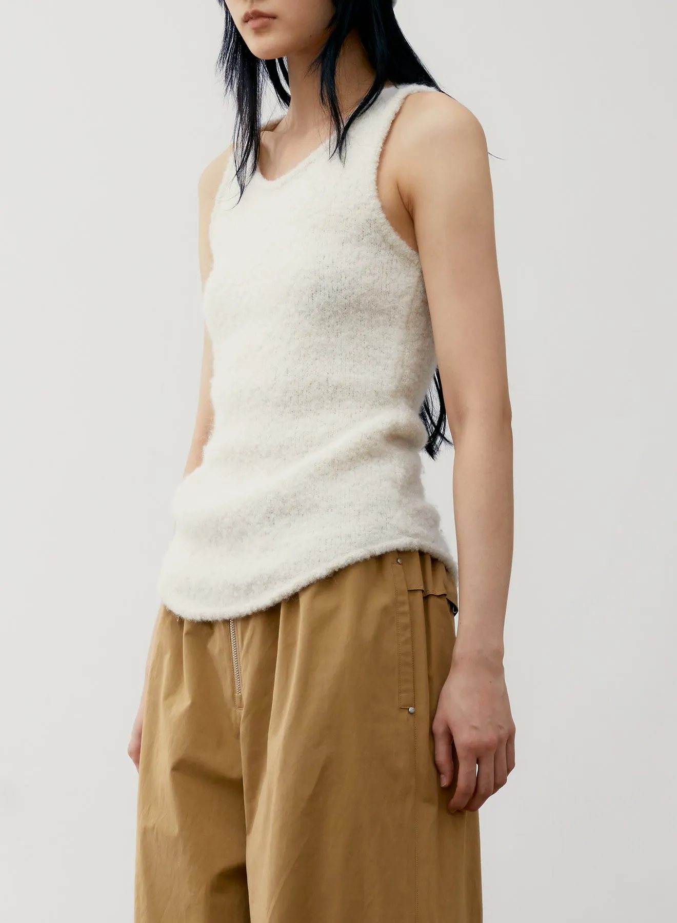 Low ClassicIvory Fluffy Sleeveless Knit Top