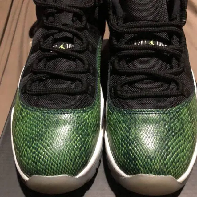 Nike air jordan 11 xi low retro nightshade  snakeskin