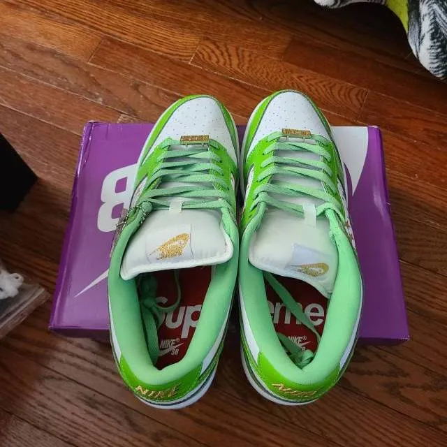 Nike sb dunk low supreme mean green