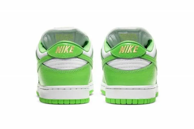 Supreme x nike sb dunk low mean green