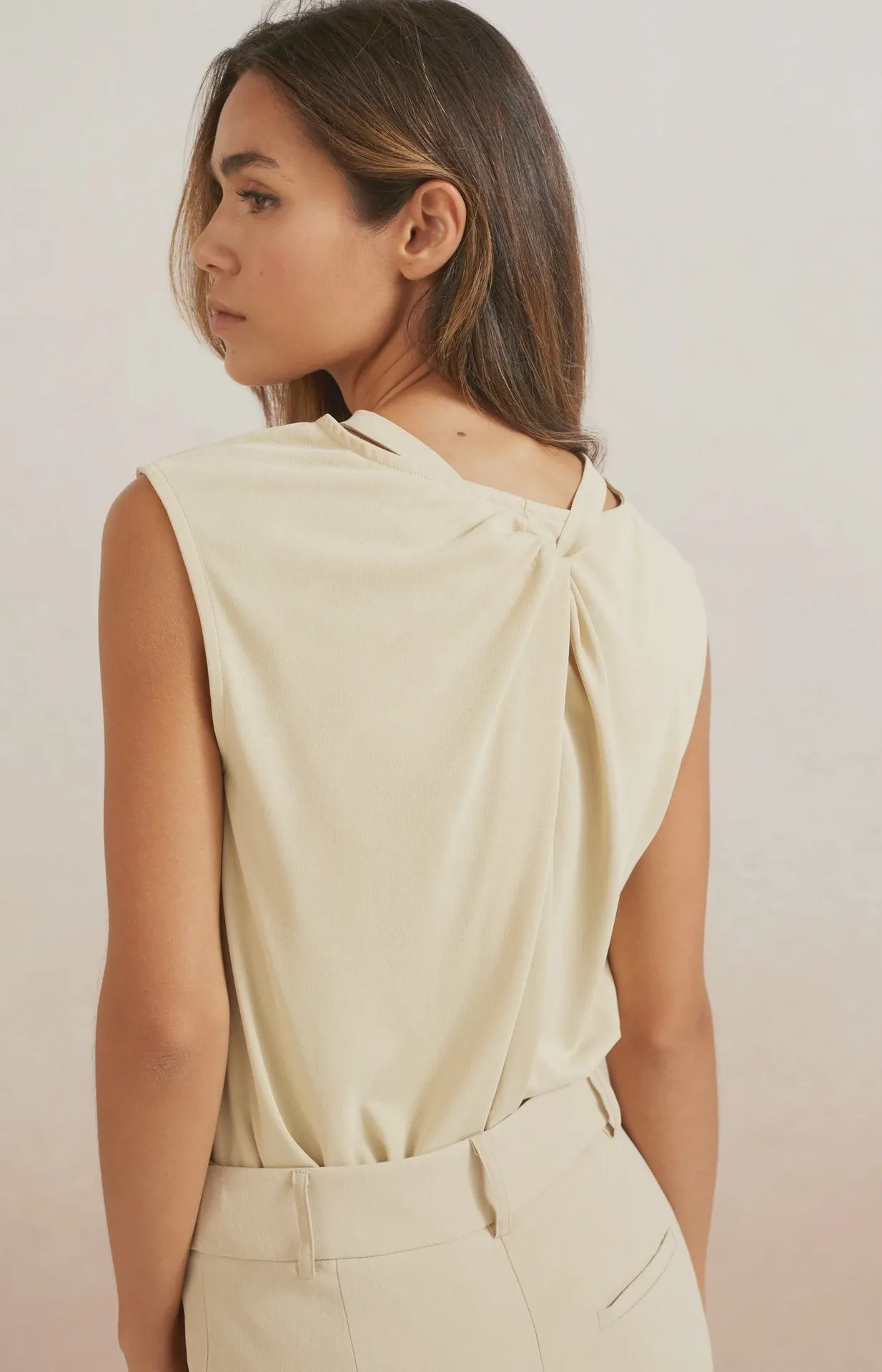 Yaya Sleeveless Top Crewneck Knotted Accent